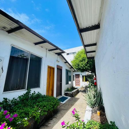 Hostal Darwin Puerto Ayora  Eksteriør billede