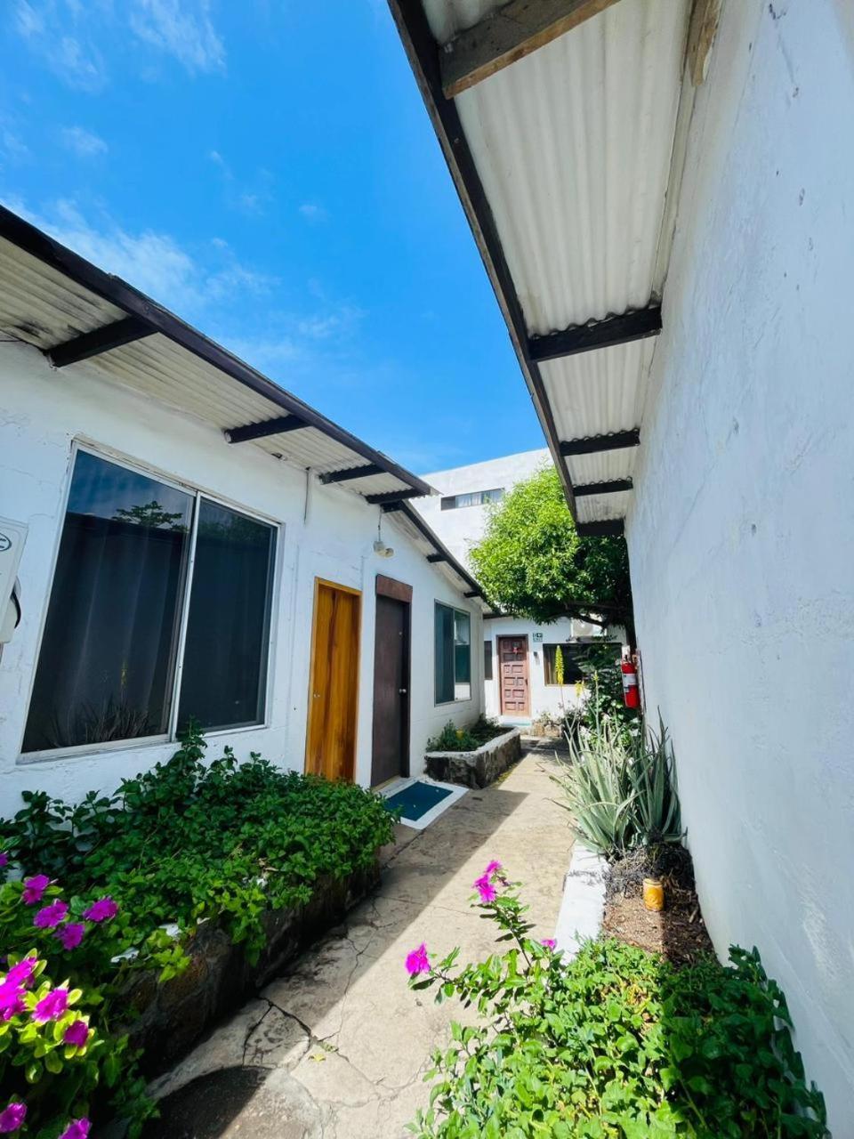 Hostal Darwin Puerto Ayora  Eksteriør billede